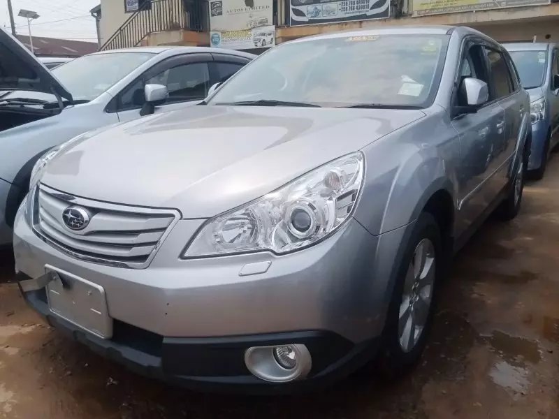 Subaru Outback   - 2012