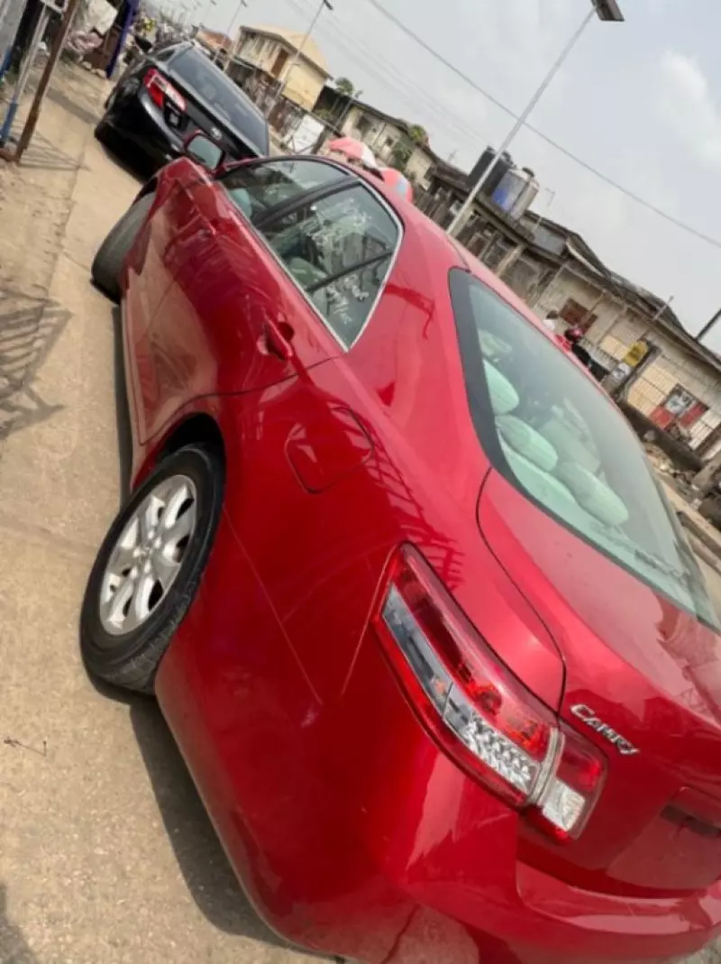 Toyota Camry - 2010