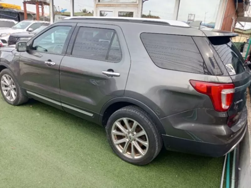 Ford Explorer   - 2016