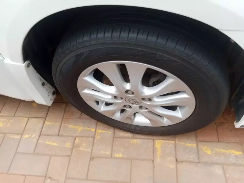 Toyota Noah - 2012