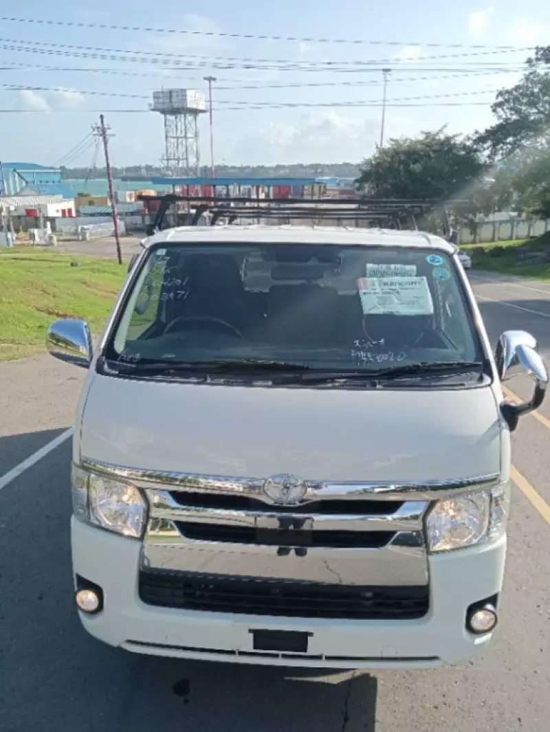 Toyota Hiace   - 2018