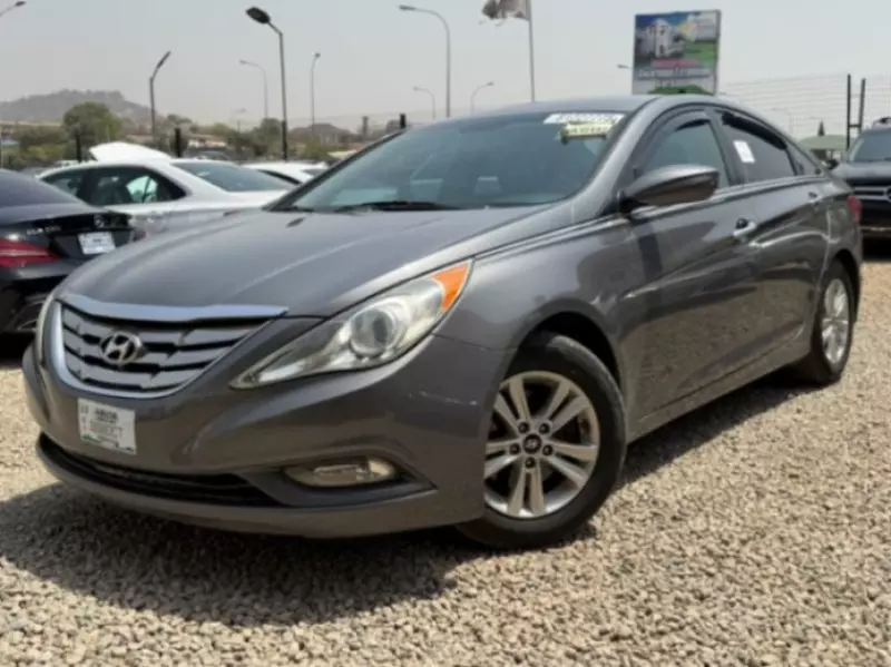 Hyundai Sonata   - 2012