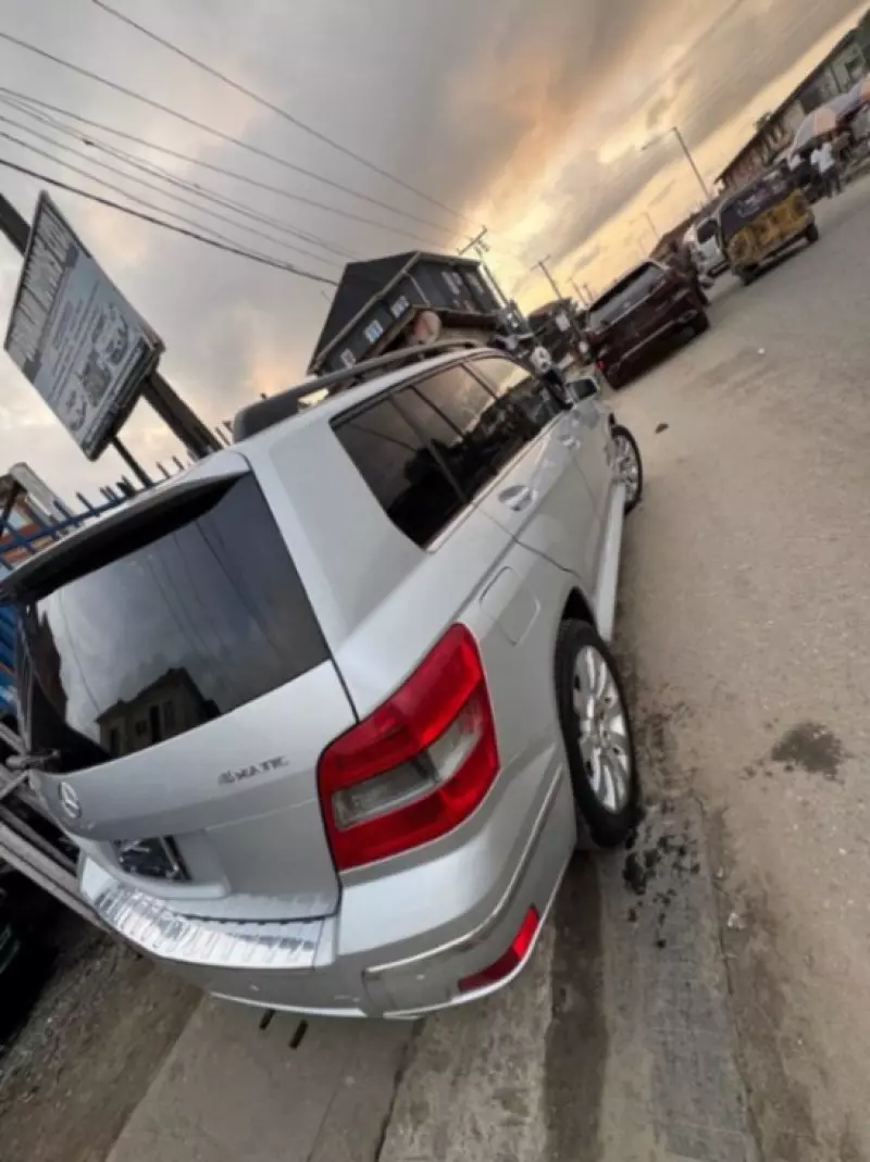 Mercedes-Benz GLK 350   - 2010