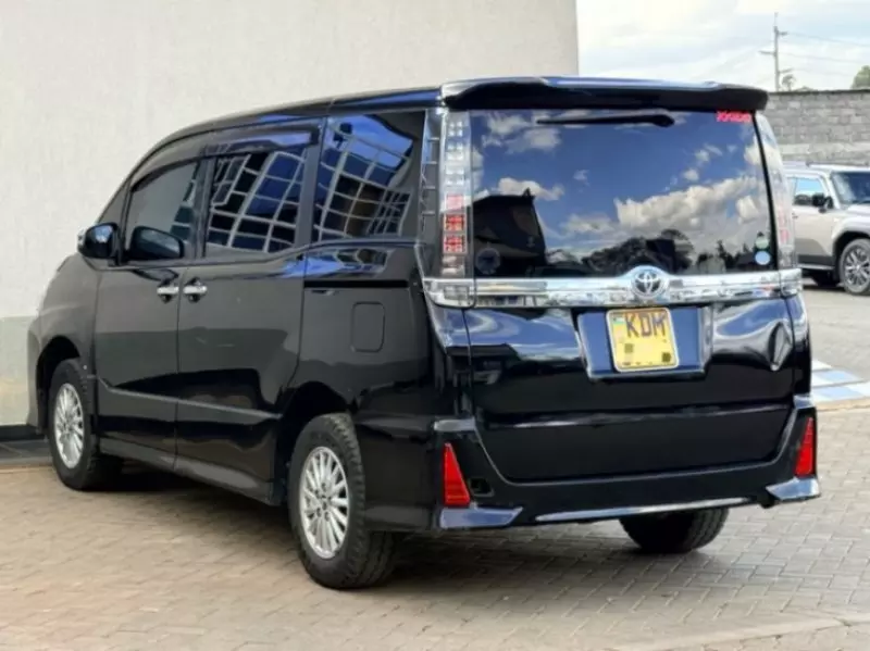 TOYOTA Voxy    - 2016