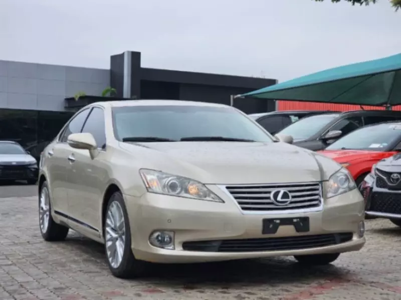 Lexus ES 350   - 2012