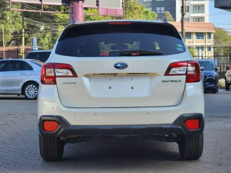Subaru Outback   - 2018