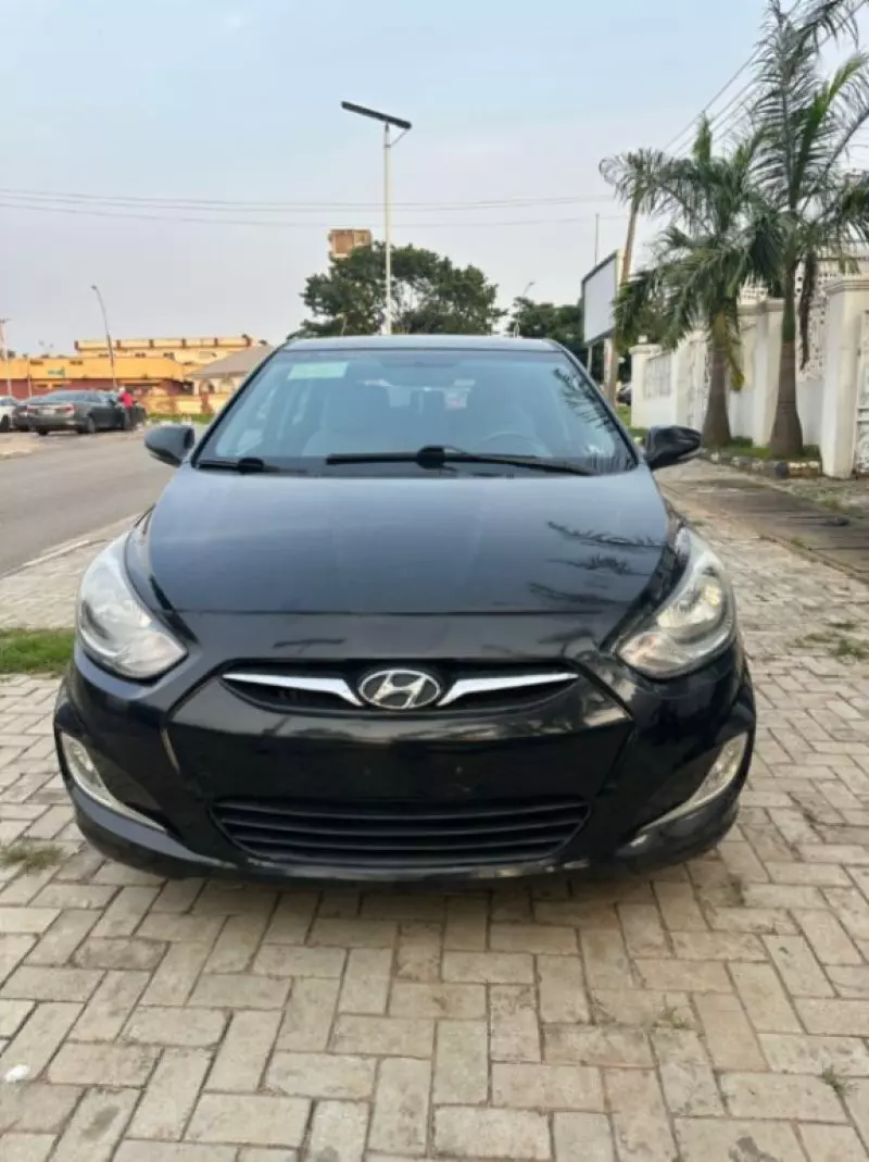 Hyundai Accent   - 2013