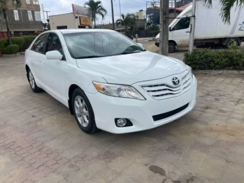 TOYOTA Camry   - 2010