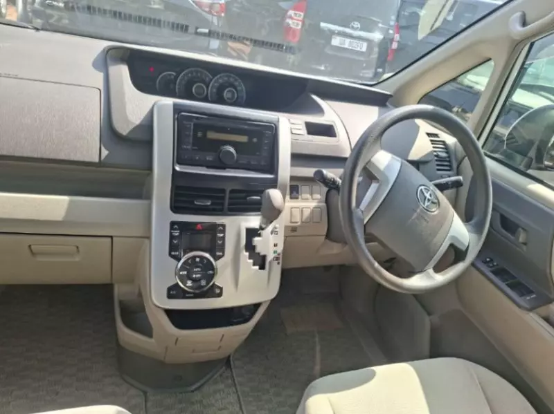 TOYOTA Noah   - 2012
