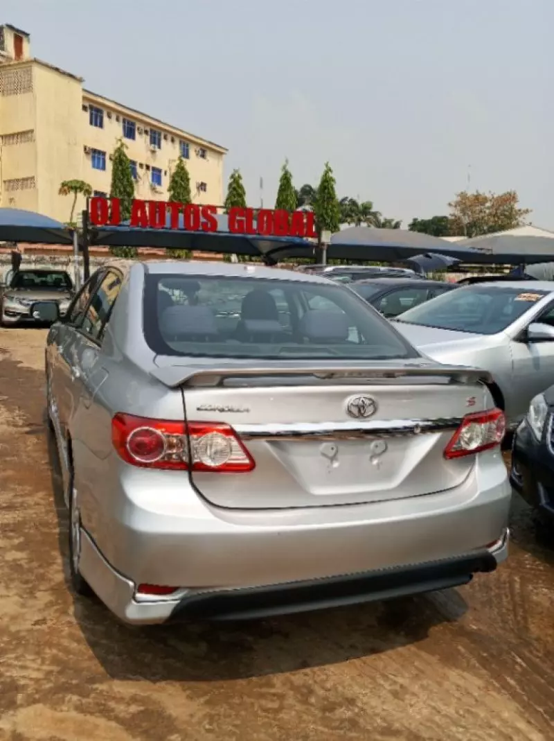 Toyota Corolla   - 2011