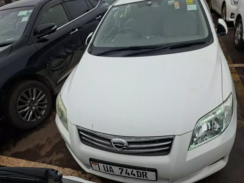 Toyota Axio - 2012
