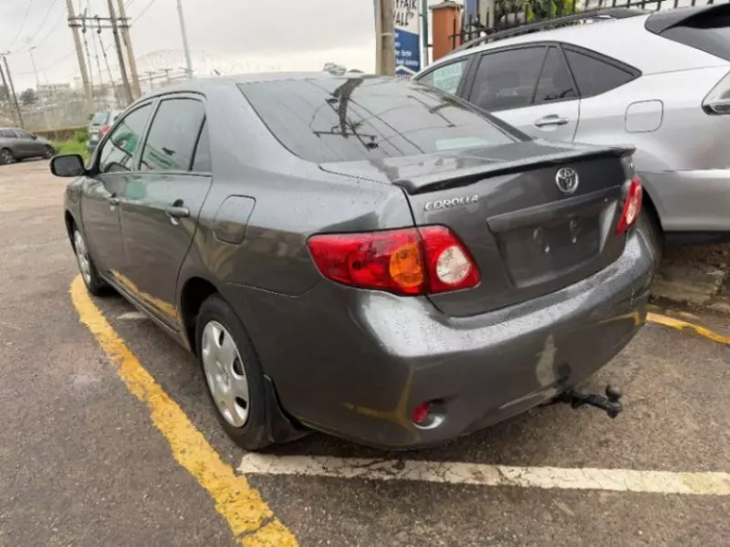 TOYOTA Corolla   - 2010