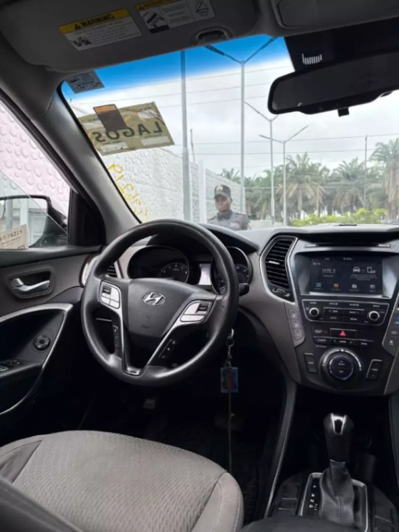Hyundai Santa Fe   - 2017