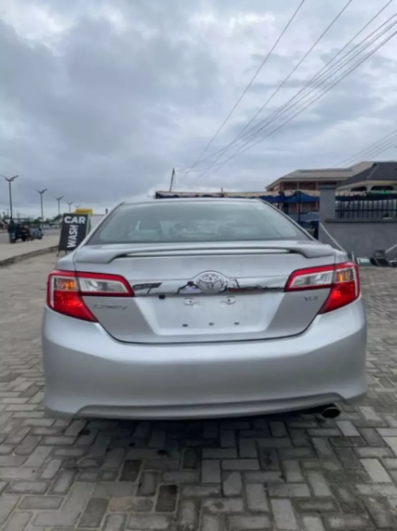 TOYOTA Camry - 2012