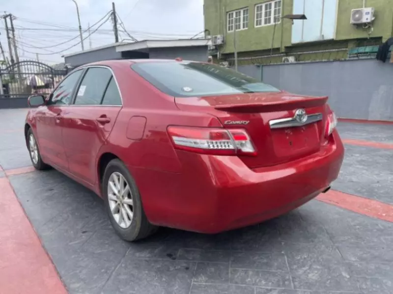 Toyota Camry   - 2011