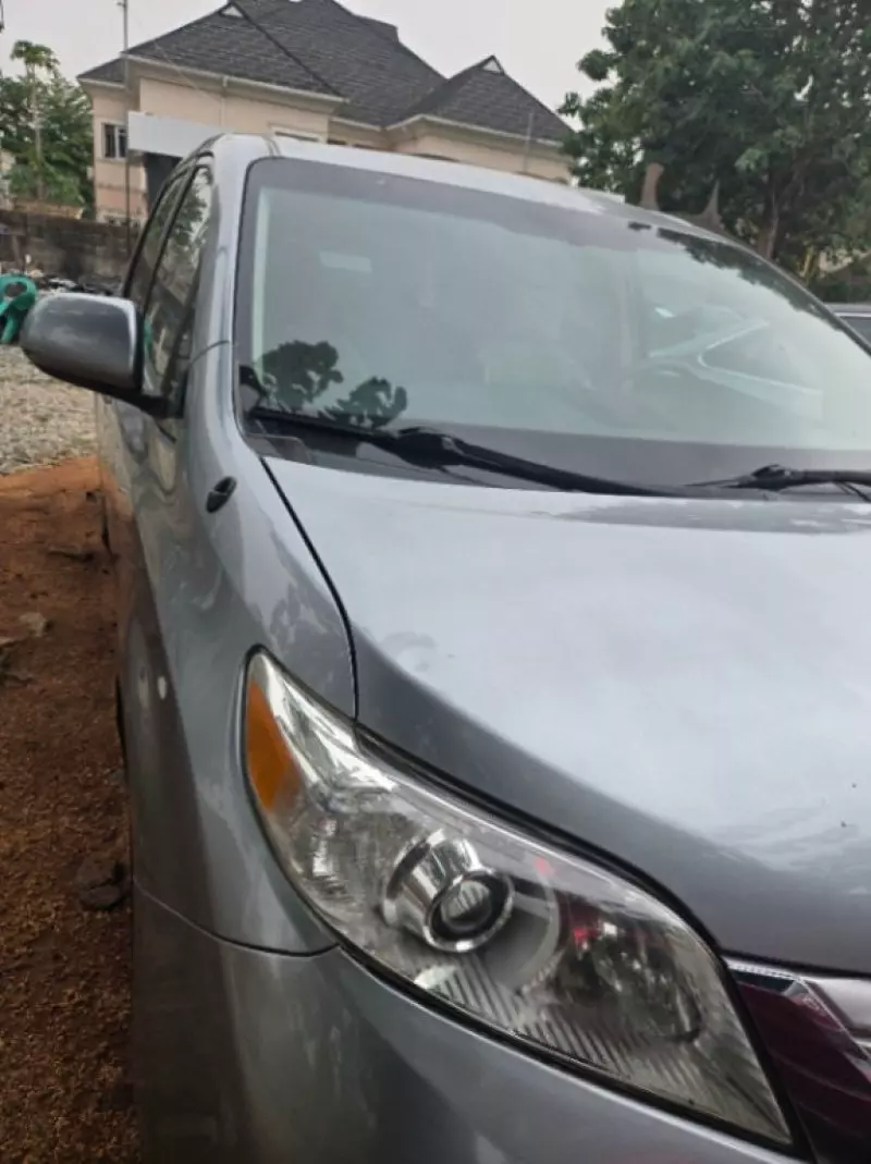 Toyota Sienna   - 2014