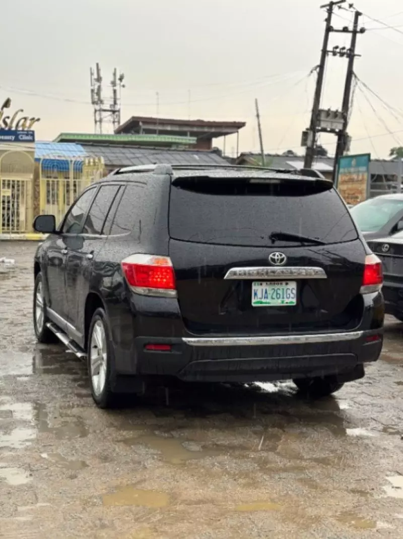Toyota Highlander   - 2012