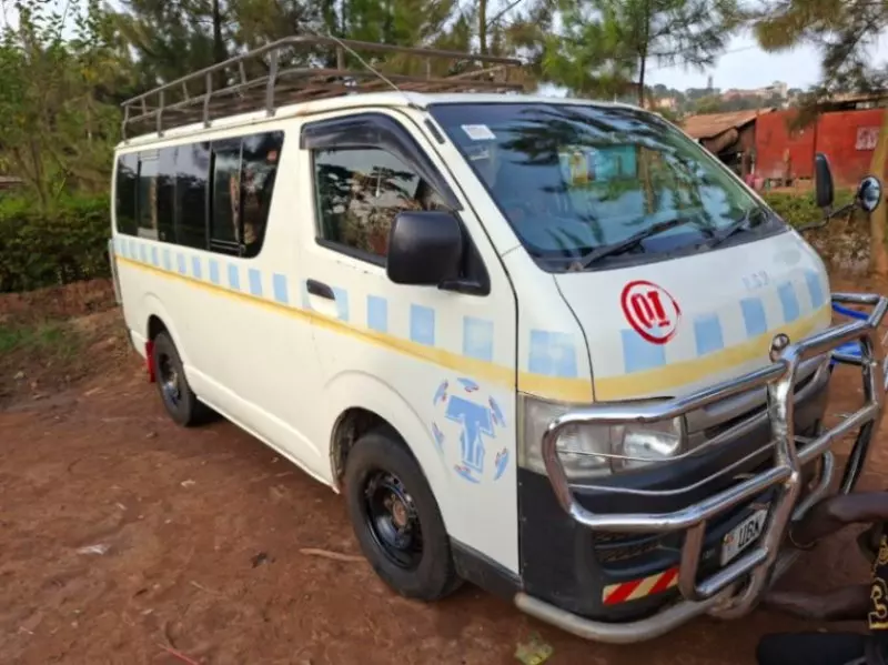 Toyota Hiace   - 2010