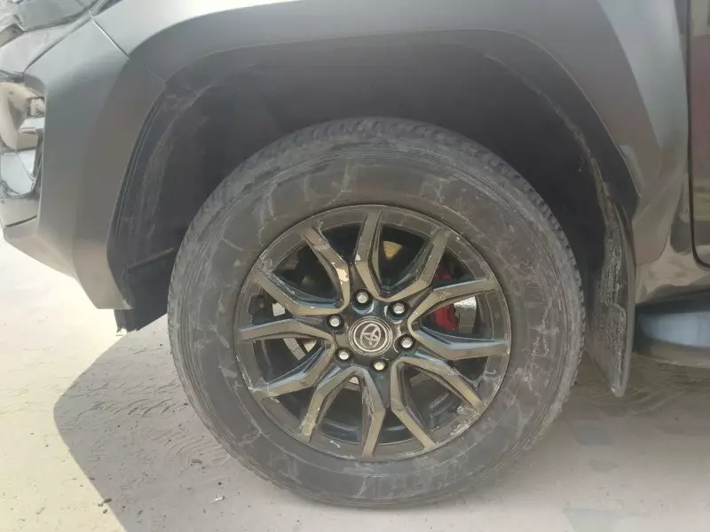 TOYOTA Hilux    - 2023