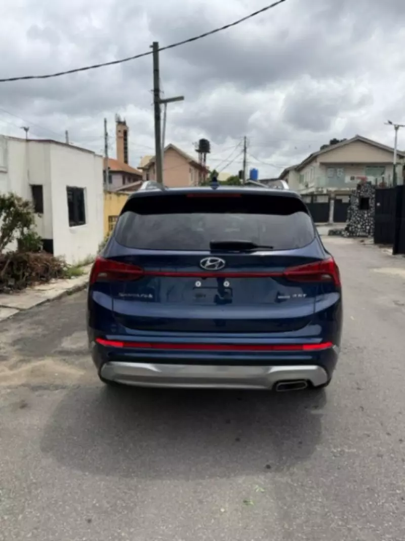 Hyundai Santa Fe   - 2022