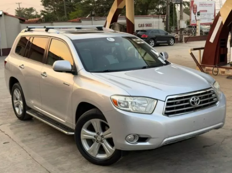 Toyota Highlander   - 2010