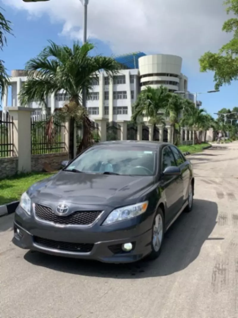 Toyota Camry   - 2013
