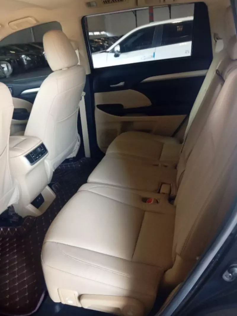 Toyota Highlander   - 2020