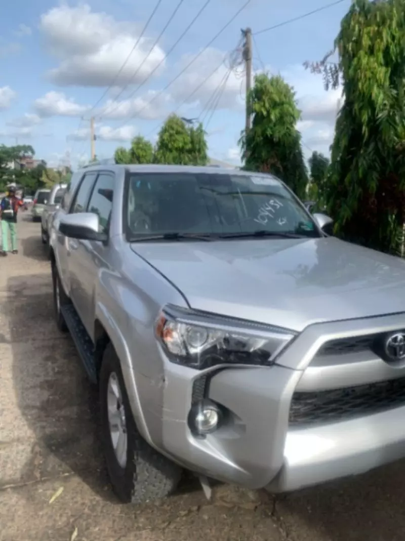 Toyota 4Runner   - 2015