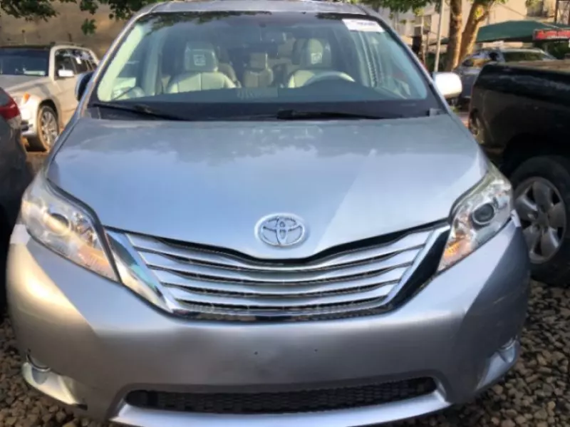 Toyota Sienna   - 2013