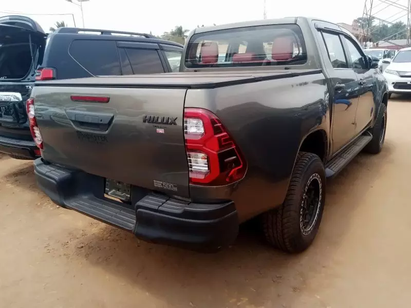 Toyota Hilux   - 2020