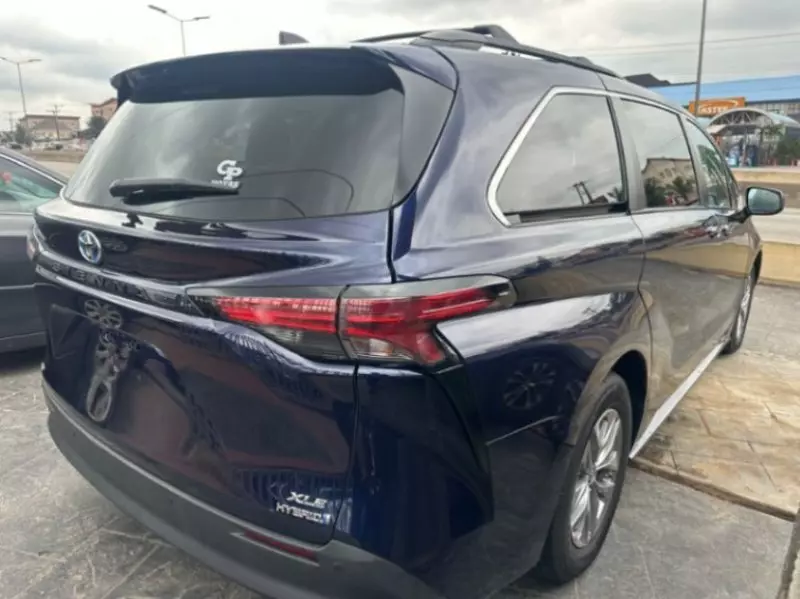 TOYOTA Sienna   - 2021