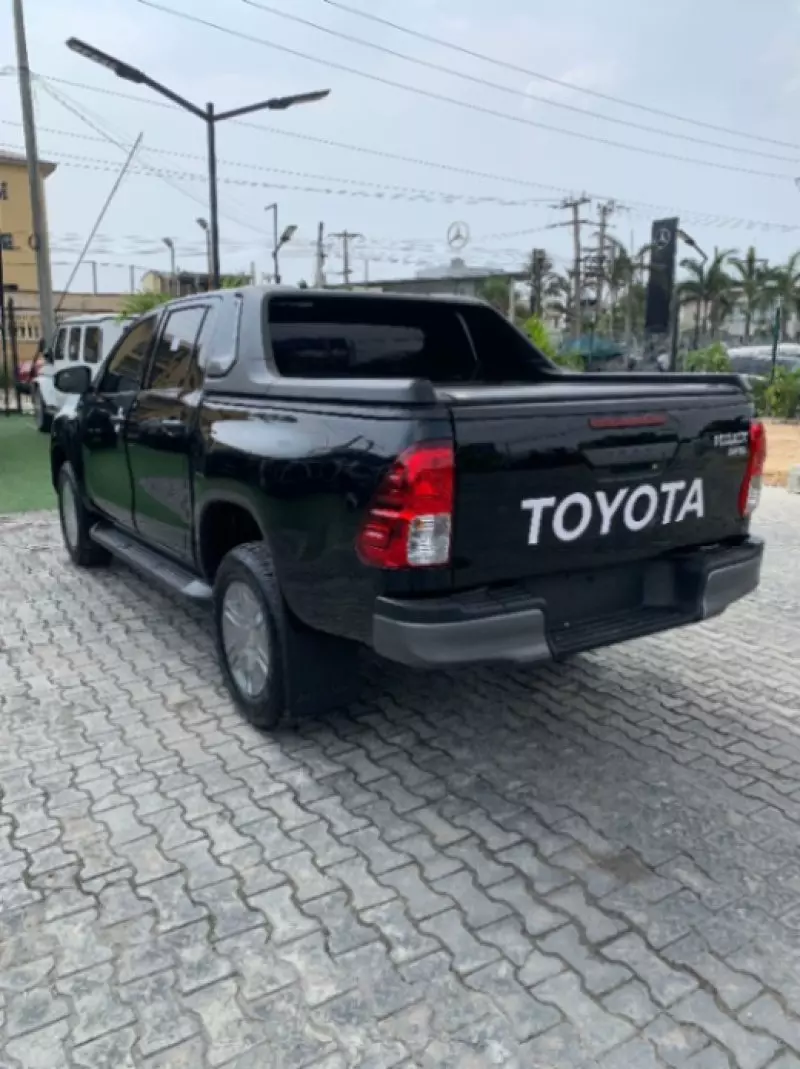 Toyota Hilux   - 2025