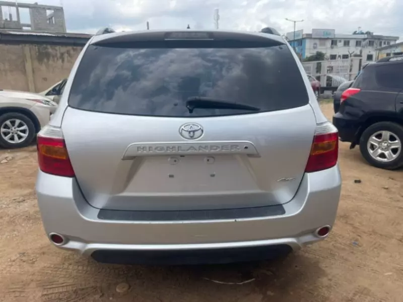 Toyota Highlander   - 2010