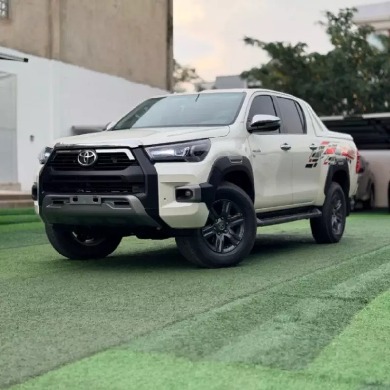 Toyota Hilux   - 2021