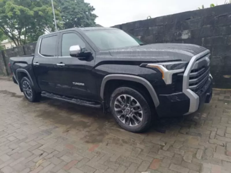 TOYOTA Tundra   - 2024