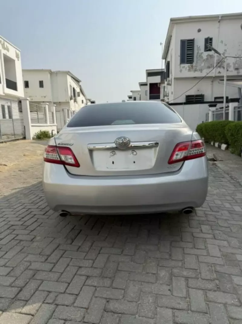 Toyota Camry   - 2011