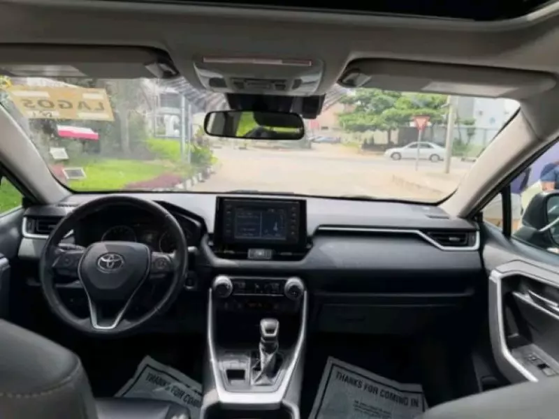 Toyota RAV 4   - 2019