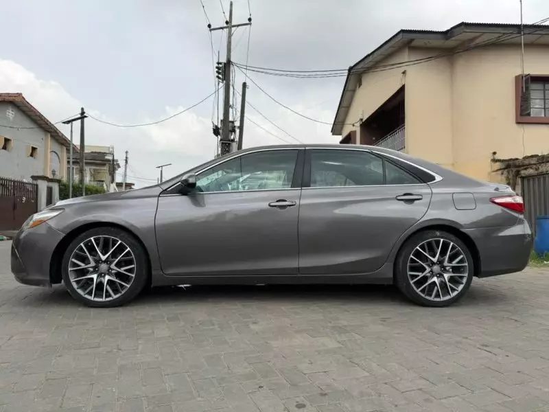 Toyota Camry   - 2016