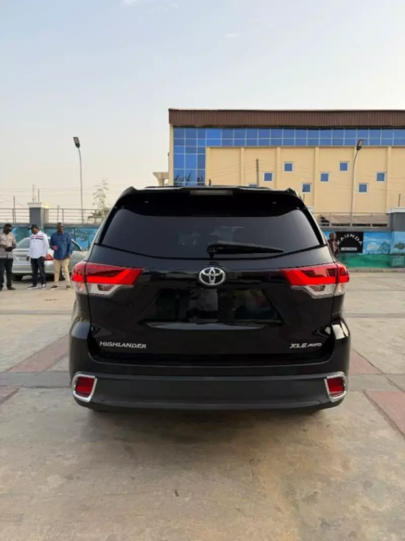 Toyota Highlander   - 2015