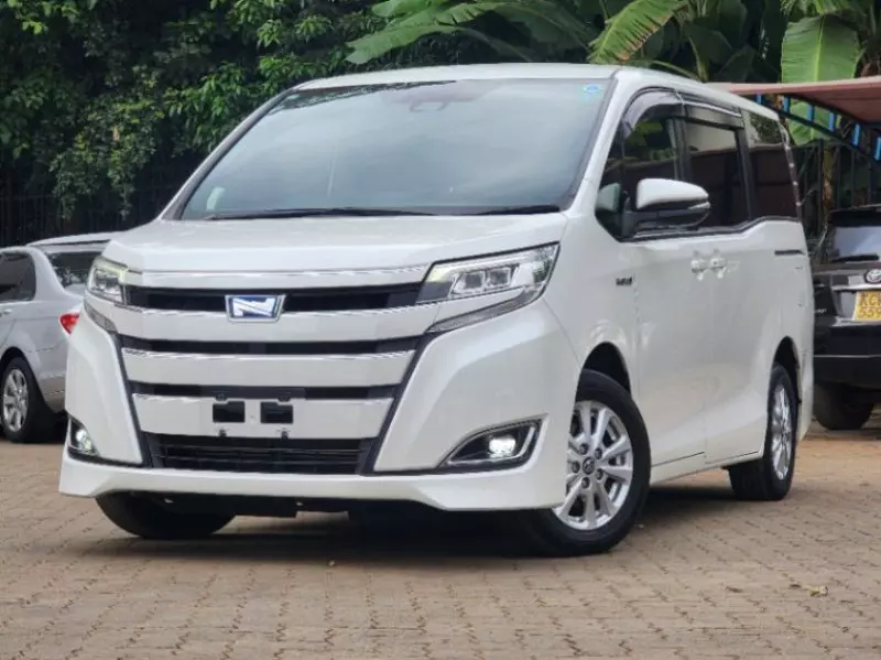 Toyota Noah   - 2018