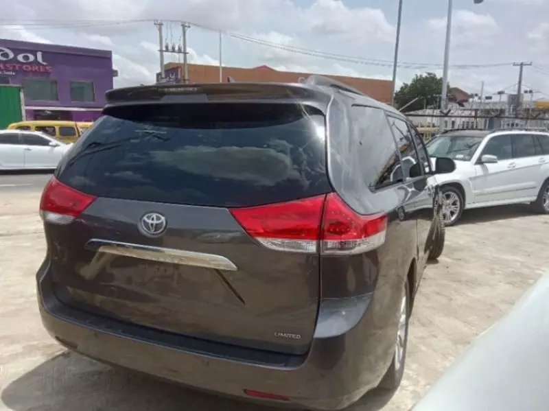 Toyota Sienna   - 2013