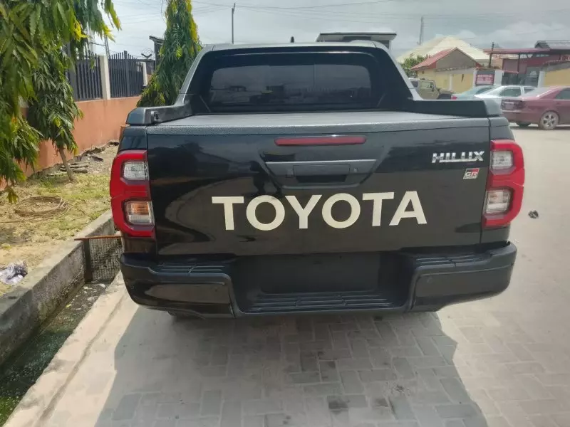 Toyota Hilux    - 2023
