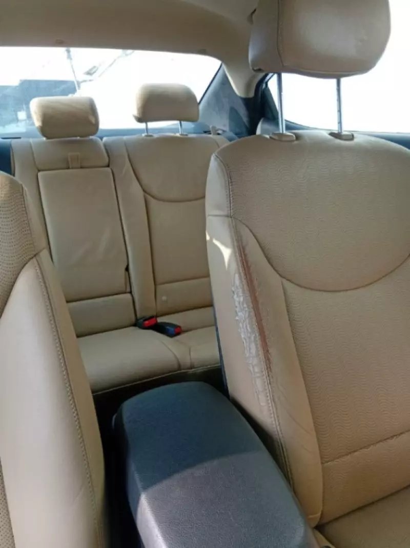Hyundai Elantra   - 2012
