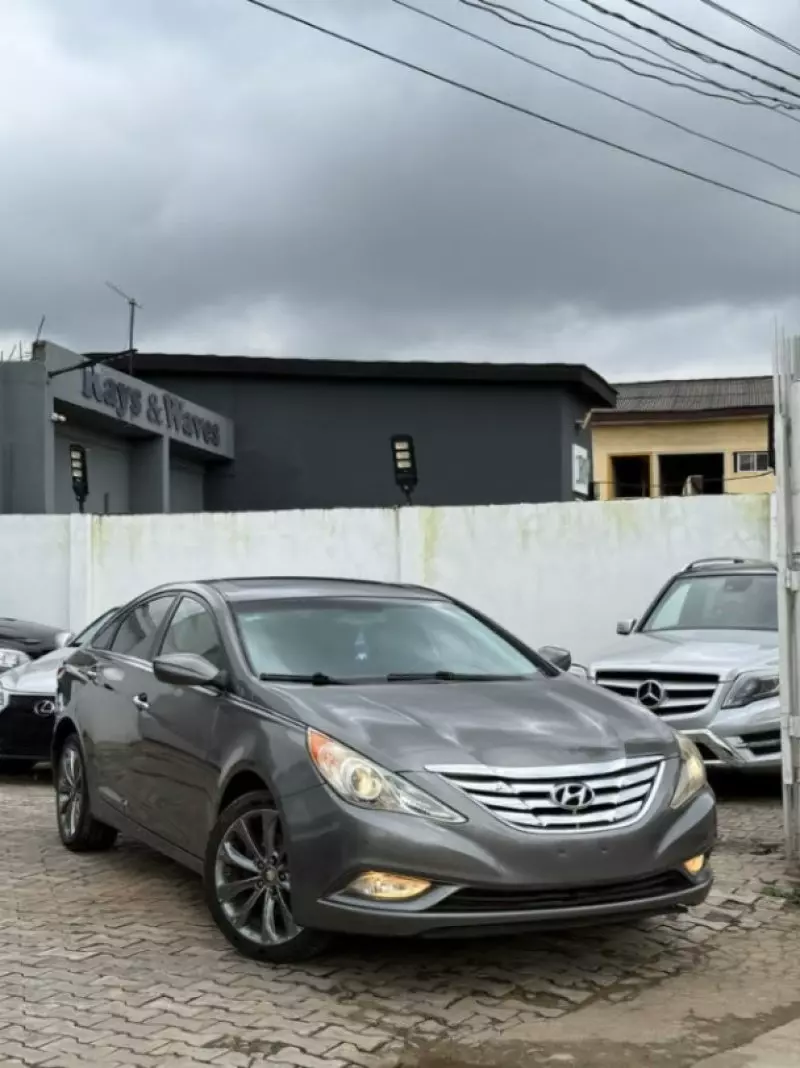 Hyundai Sonata   - 2013