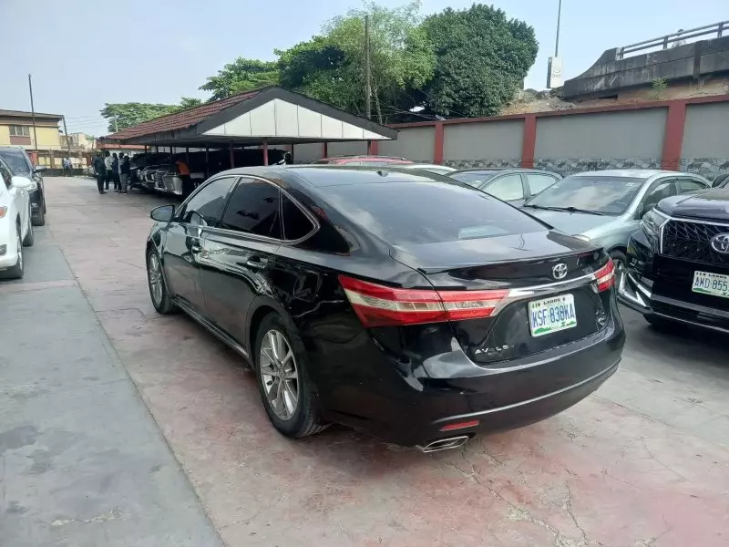 Toyota Avalon - 2015