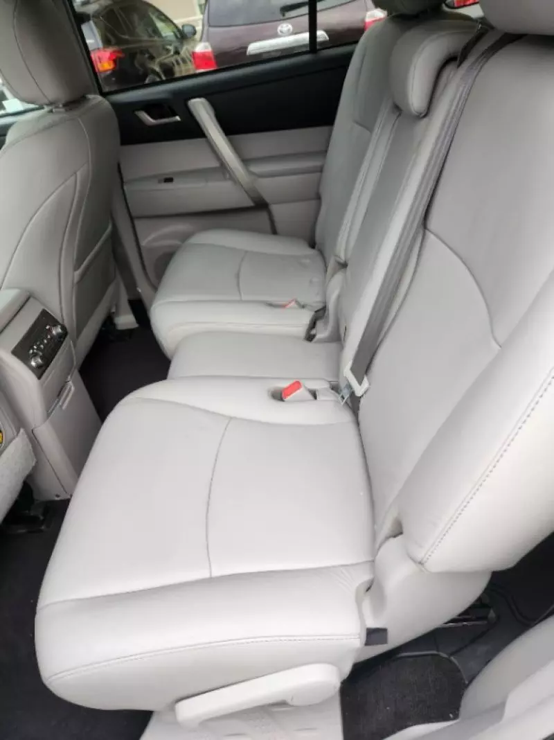 Toyota Highlander   - 2012