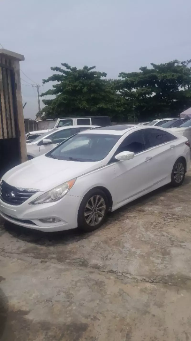 Hyundai Sonata   - 2014