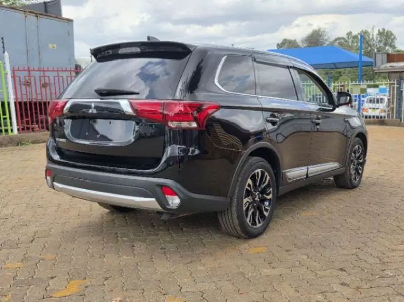 Mitsubishi OUTLANDER   - 2017