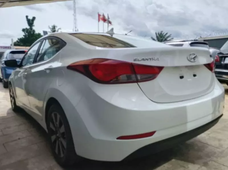 Hyundai Elantra   - 2014