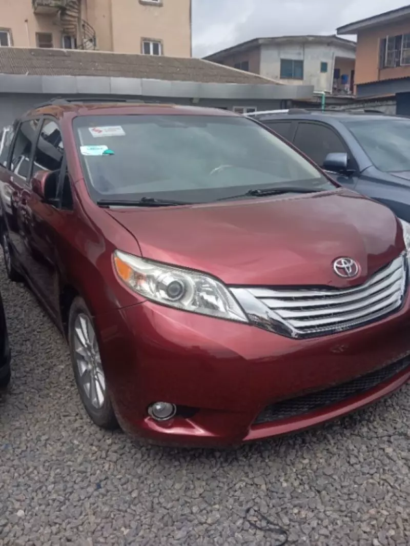 TOYOTA Sienna - 2014